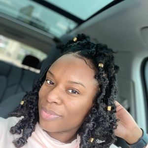 Meet your Posher, Esha